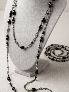 Vintage Elegant Long Black Opera Myka Necklace. Like new!